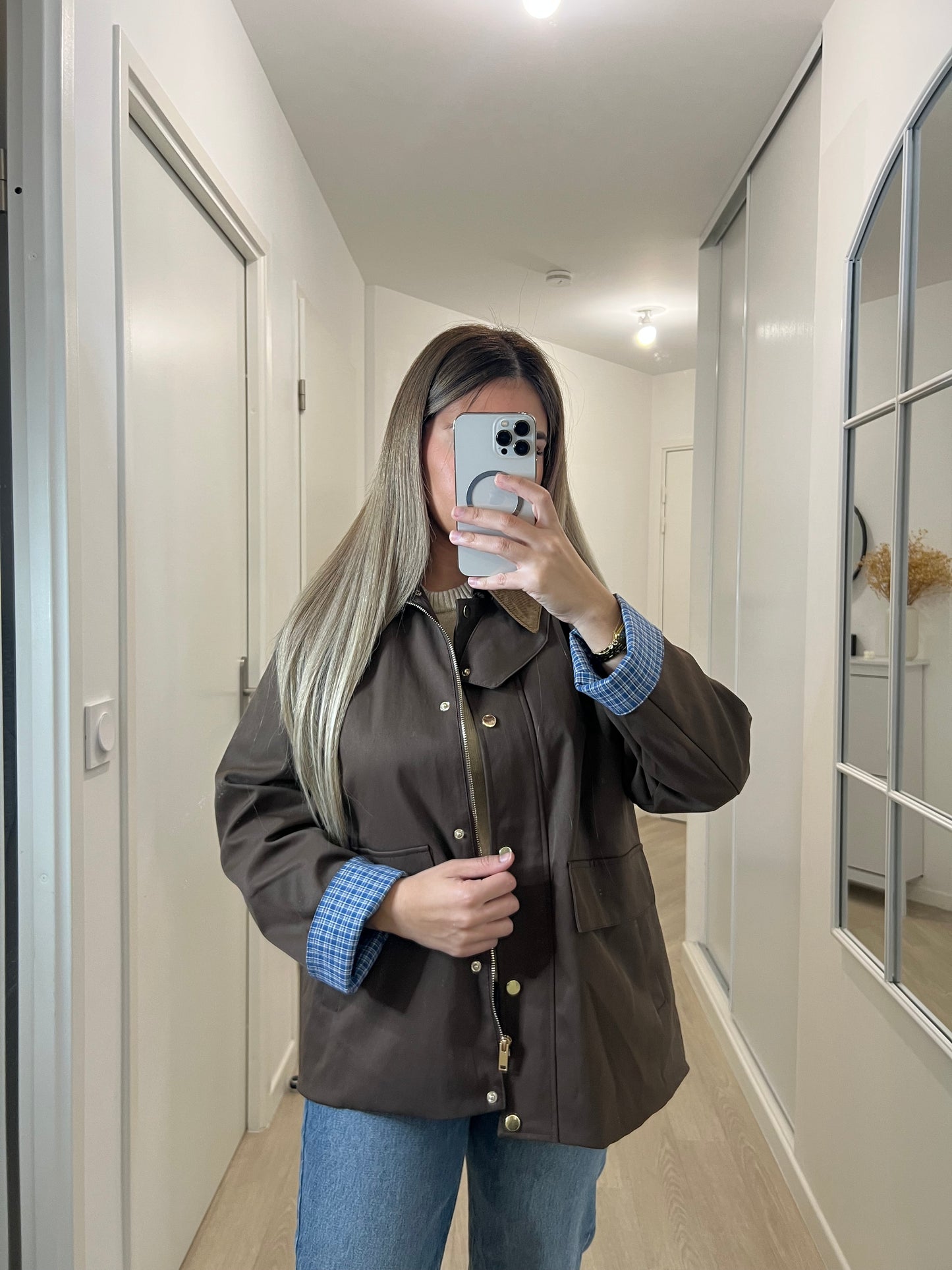Veste parka cirée marron avec détails velours et manches à carreaux