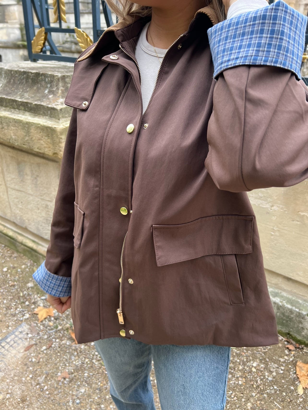 Veste parka cirée marron avec détails velours et manches à carreaux
